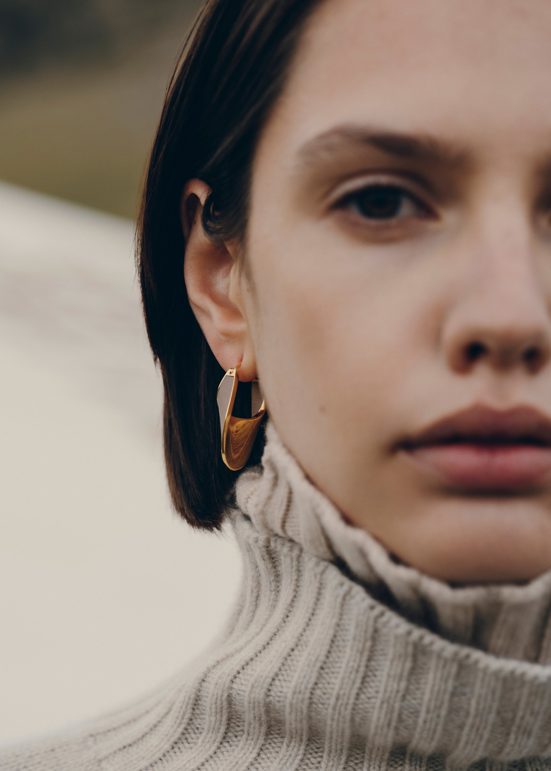 Éole Slim Hoop Earrings - Taupe Leather