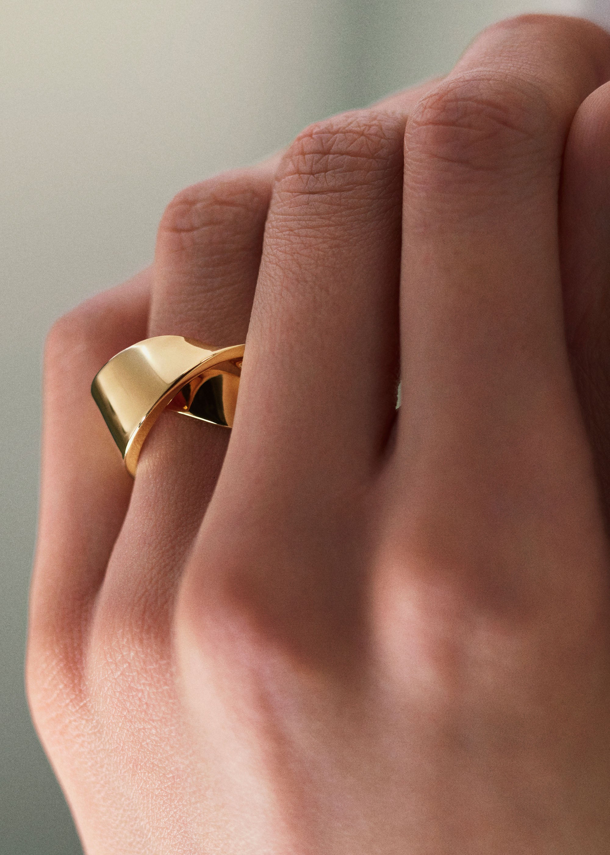 Polène | Curled Ring - Éole - Gold in 24-carat gold gilding