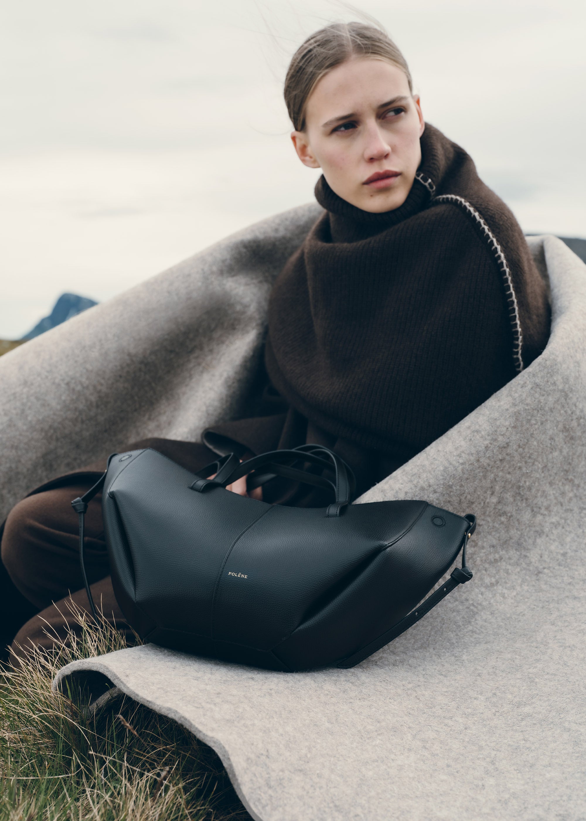 Polène | Bag - Numéro Neuf East-West - Textured Sand – Polène NL