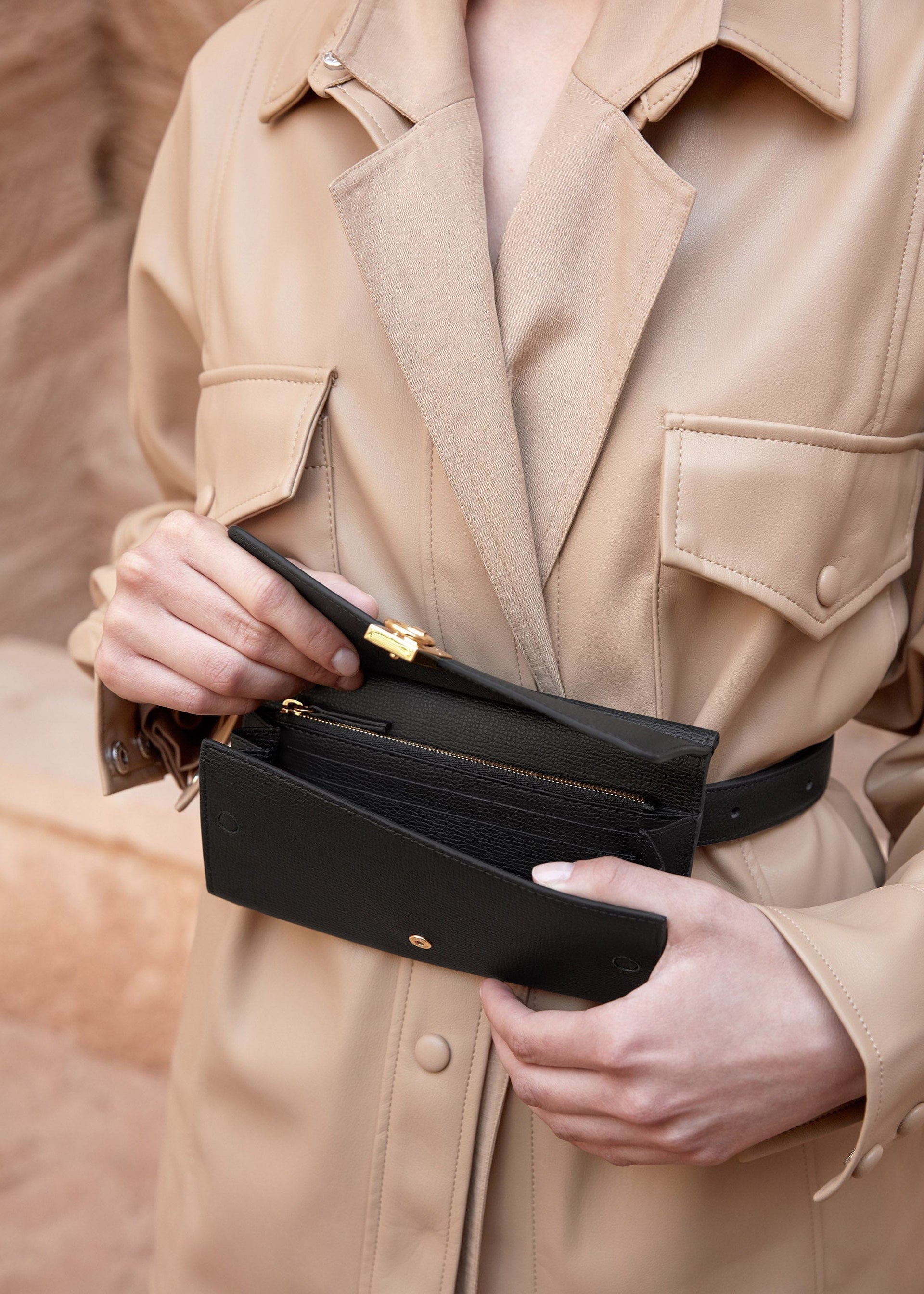 Numéro Sept Belt - Textured Black